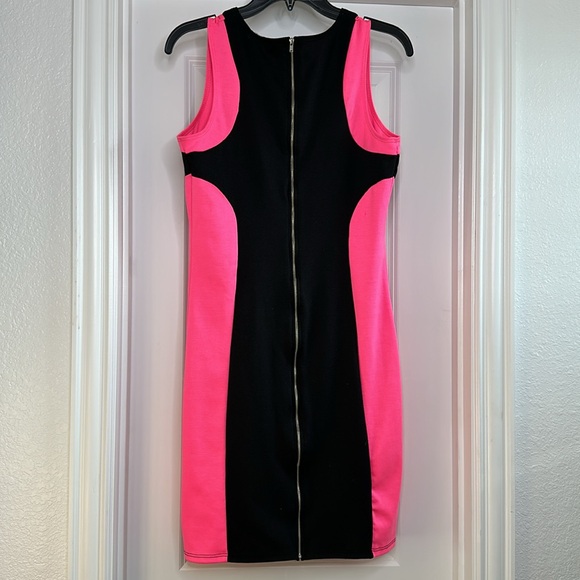 NWT! Hot pink and black dress with stretch Size Large - Picture 2 of 3